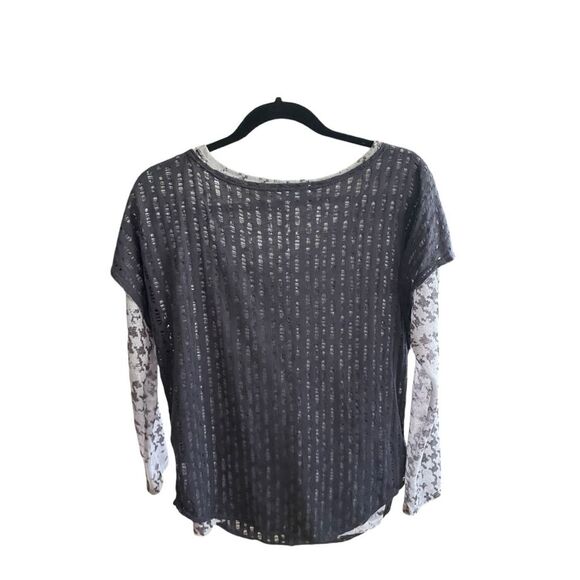 Maurices Layered Gray Silver Shimmer Long Sleeve Blouse Top Women's Size Medium - Picture 2 of 7
